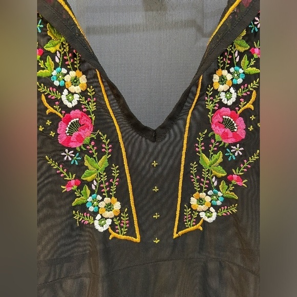 Women's Sheer Black V-Neck Popover Blouse Whimsigoth Floral Embroidered Size M - Picture 4 of 7